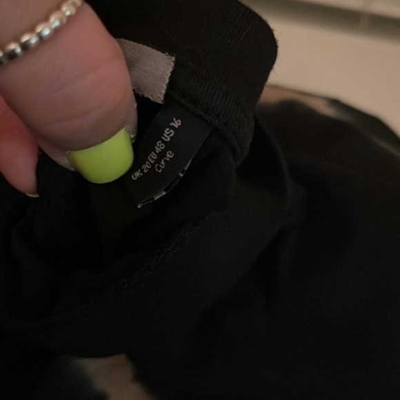 ASOS Design Curve Short Sleeve Plus Size Tee - Picture 8 of 8